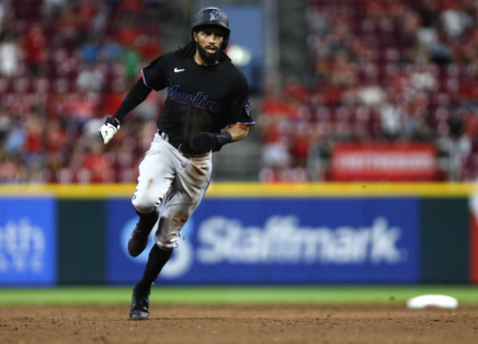 Twins sign minor league deal with Billy Hamilton